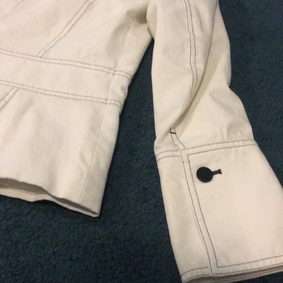 White jacket - Picture 4 of 4